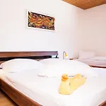 Fam. Gleinser Mirella Apartament *